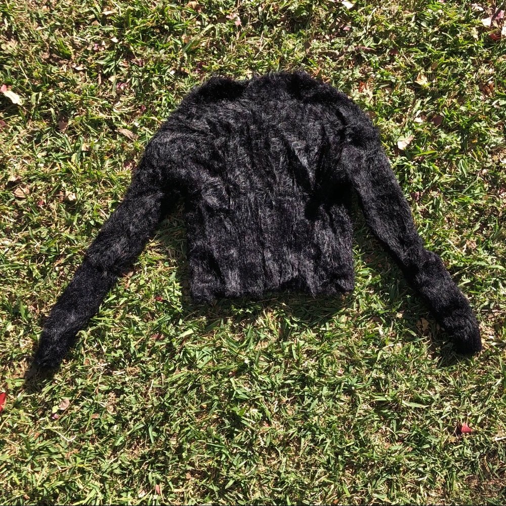 Fuzzy sweater - Picture 4 of 5